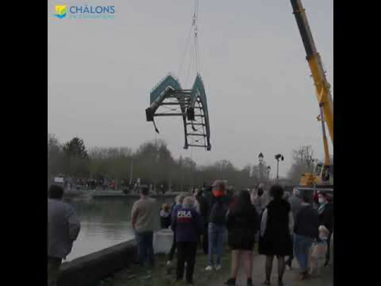 Dépose de la passerelle au Grand Jard